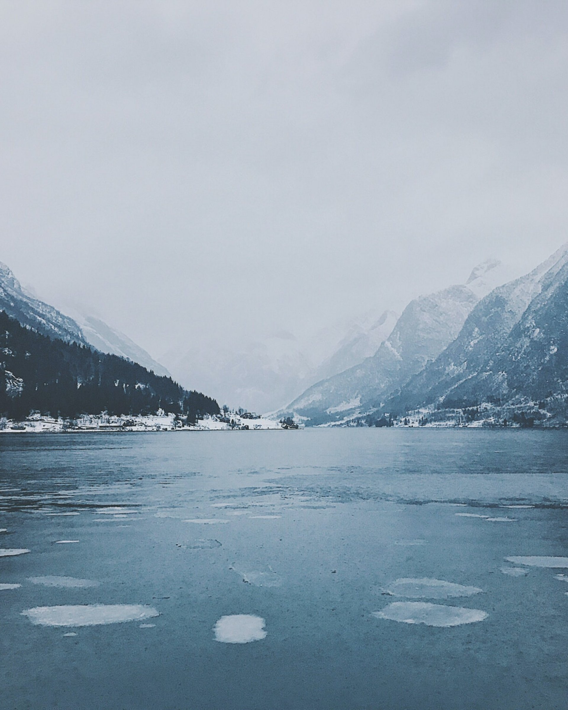 A unique activity – ice diving in Lake Blindsee